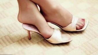 亚洲美脚踩脸调教